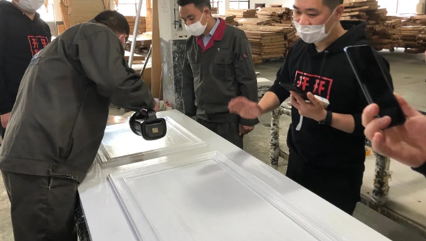 开开木门：直播走进工厂 揭秘生产流程