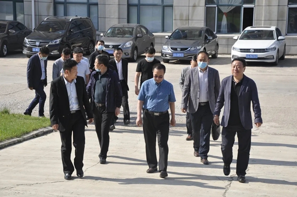 兄弟木业欢迎兴安盟经济技术开发区领导、企业家莅临参观指导