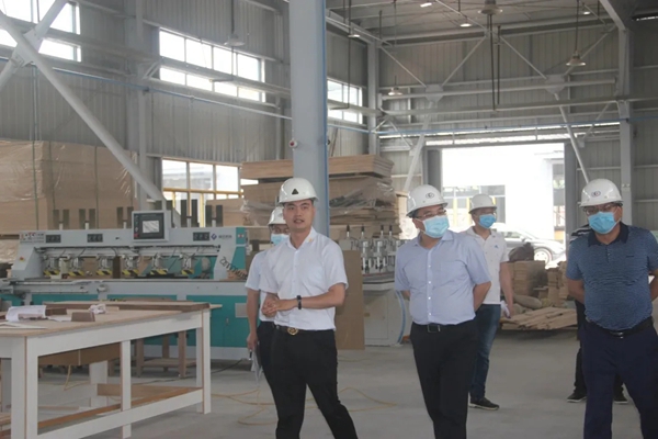乔治伯爵欢迎永川区常务副区长文良印再次莅临生产基地视察和调研