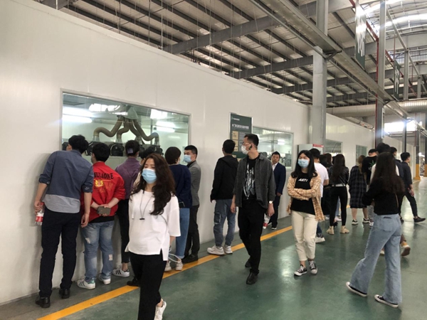 上海拉齐娜装饰工程有限公司参观兔宝宝木门