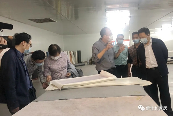 伊仕利家居欢迎荆门领导来智能工厂视察和指导