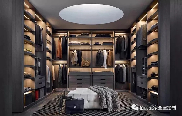 佰丽爱家全屋定制：最实用的衣帽间规划术