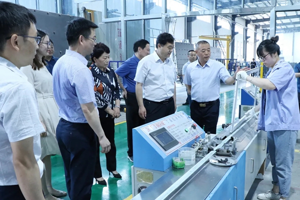 河南省商丘市柘城县领导一行莅临金鹏考察指导