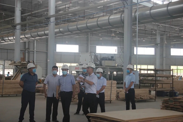 乔治伯爵欢迎永川区常务副区长文良印再次莅临生产基地视察和调研