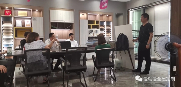 爱就爱全屋定制驰骋市场 运营助力蜀山旗舰店 