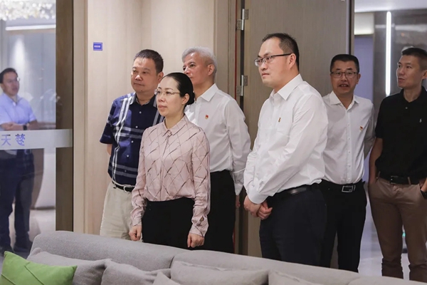 梦天木门欢迎庆元县委考察团莅临总部参观调研