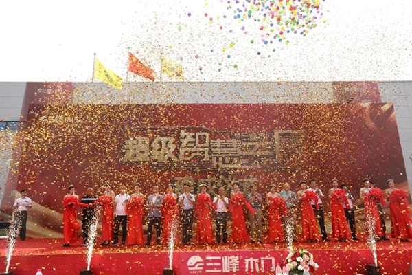 三峰家居集团创始人/董事长黄伟峰的领袖故事