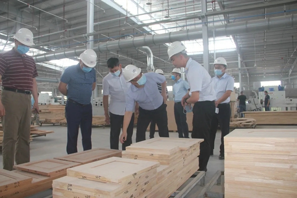 乔治伯爵欢迎永川区常务副区长文良印再次莅临生产基地视察和调研