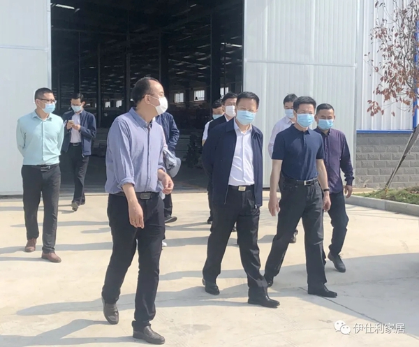 伊仕利家居欢迎荆门领导来智能工厂视察和指导