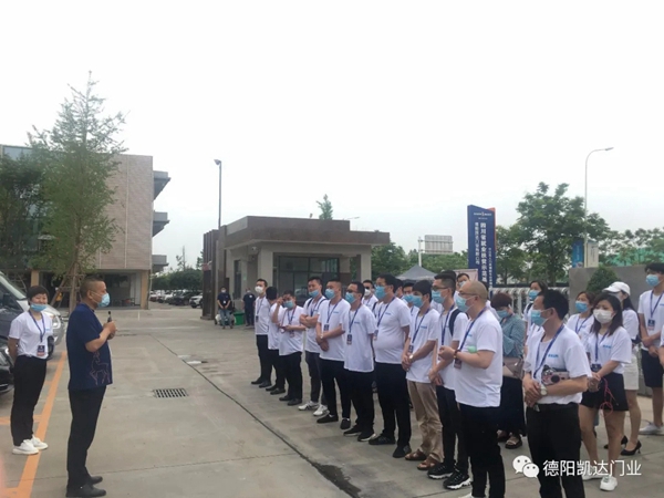 德阳凯达门业：有朋自远方来 不亦乐乎