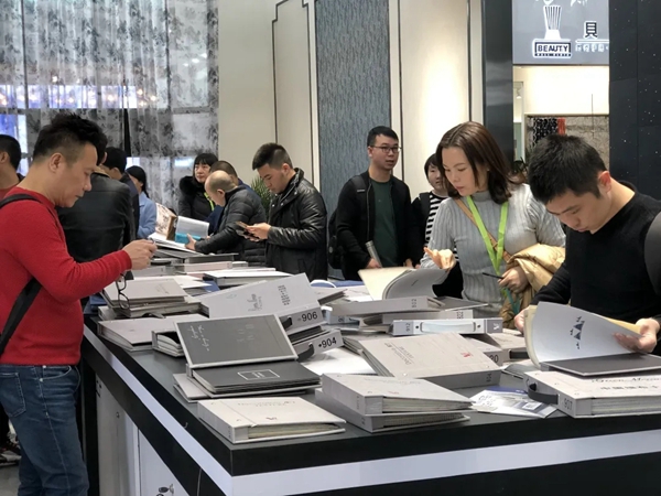 墙纸墙布窗帘软装展CIWFE持“证”上岗