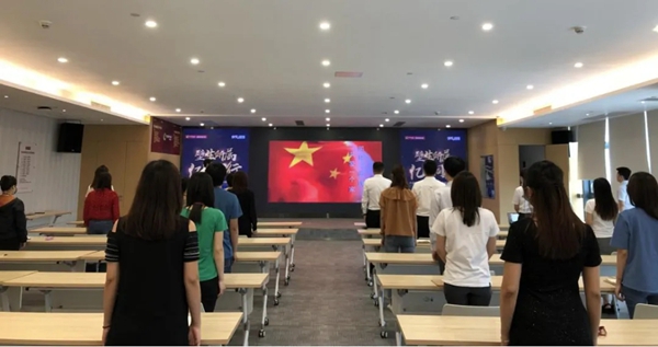 大自然墙布：壁生所属 亿路同行
