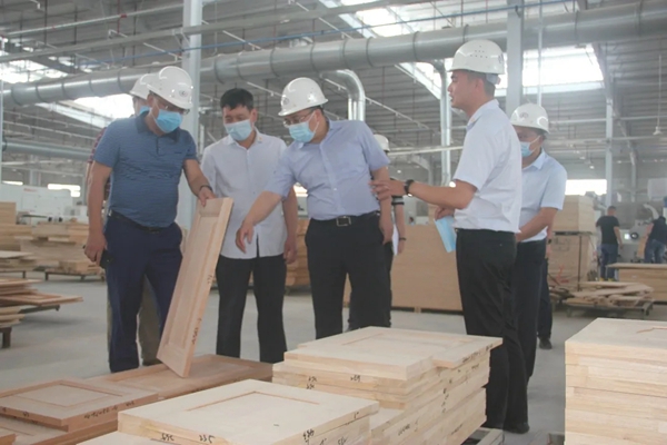 乔治伯爵欢迎永川区常务副区长文良印再次莅临生产基地视察和调研