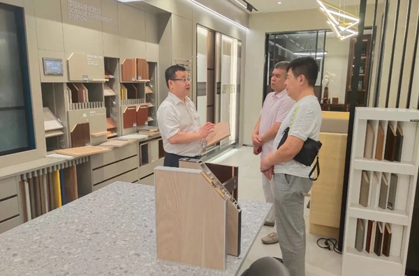 顶固全屋定制和展盈地产深度交流共谋合作