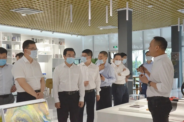 浙江省领导走近雅琪诺直播间 彰显品牌硬实力