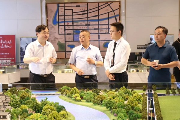 河南省商丘市柘城县领导一行莅临金鹏考察指导