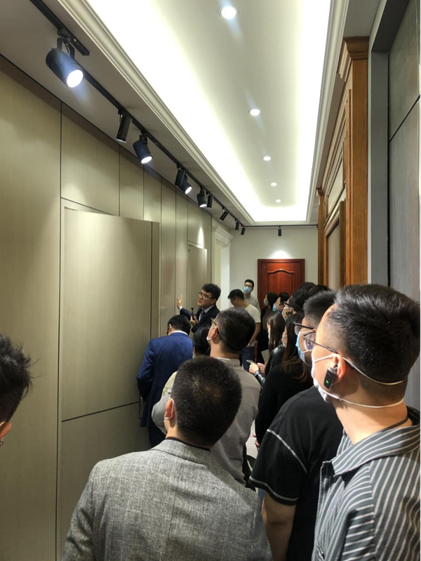 上海拉齐娜装饰工程有限公司参观兔宝宝木门