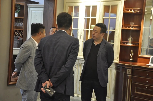 兄弟木业欢迎兴安盟经济技术开发区领导、企业家莅临参观指导
