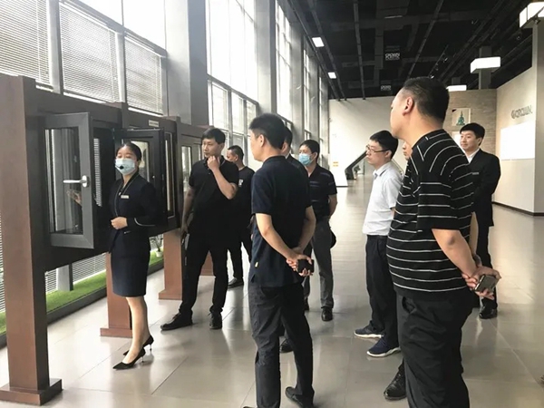 科饶恩系统门窗迎居然之家河南新乡区总经理王总一行莅临参观考察