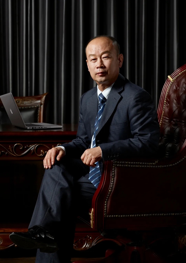 三峰家居集团创始人/董事长黄伟峰的领袖故事
