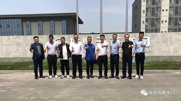 居然之家副总裁携团队及京派家人参观指导龙鼎天著木门宿州生产基地