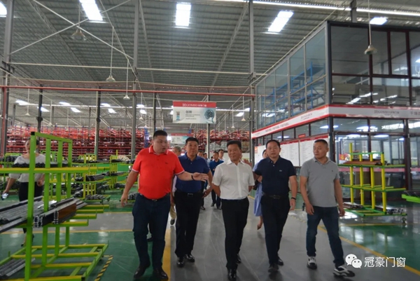 冠豪门窗迎接贵州都匀市领导一行莅临参观指导 冠豪门窗迎接贵州都匀市领导一行莅临参观指导