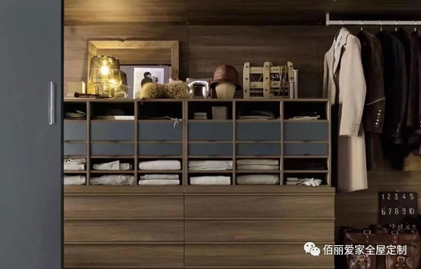 佰丽爱家全屋定制：最实用的衣帽间规划术