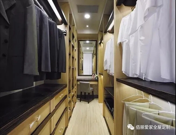 佰丽爱家全屋定制：最实用的衣帽间规划术