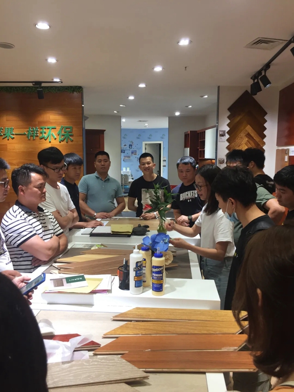 兔宝宝地板第三场“上门服务”扶持活动成功举行
