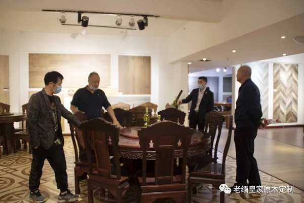 老缅皇家原木定制欢迎庆地板协会莅临工厂参观交流