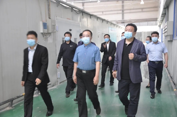 兄弟木业欢迎兴安盟经济技术开发区领导、企业家莅临参观指导