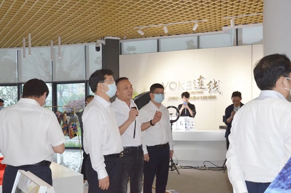 浙江省领导走近雅琪诺直播间 彰显品牌硬实力