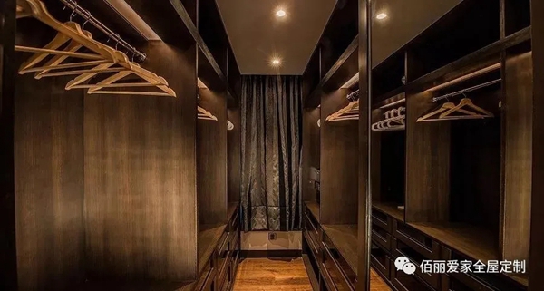 佰丽爱家全屋定制：最实用的衣帽间规划术