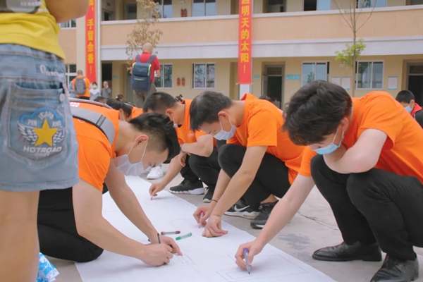 达斐丽全屋定制与希望小学全体学子共迎六一