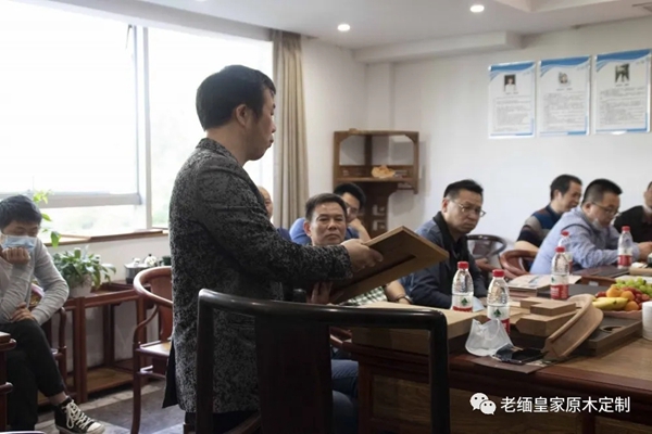 老缅皇家原木定制欢迎庆地板协会莅临工厂参观交流