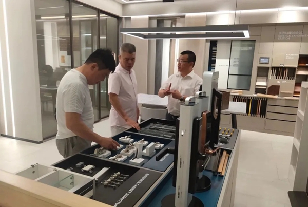 顶固全屋定制和展盈地产深度交流共谋合作
