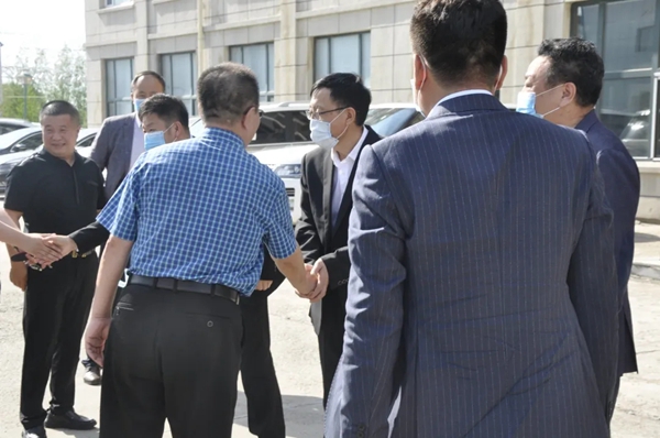 兄弟木业欢迎兴安盟经济技术开发区领导、企业家莅临参观指导