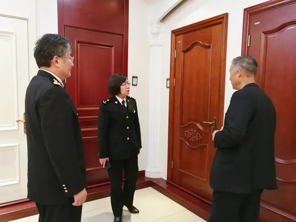 吴江海关关长马红兰一行莅临金丰木门调研指导