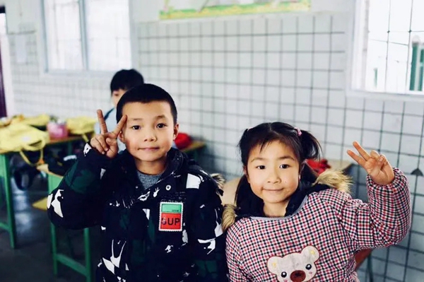 达斐丽全屋定制5.27献礼希望小学 真情共筑希望