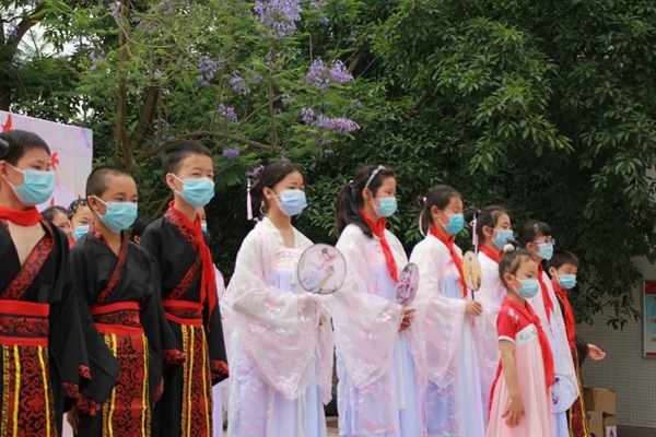 达斐丽全屋定制与希望小学全体学子共迎六一