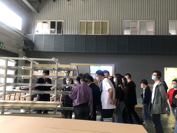 上海拉齐娜装饰工程有限公司参观兔宝宝木门