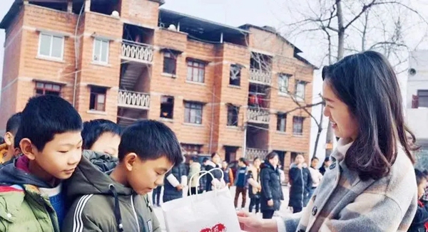 达斐丽全屋定制5.27献礼希望小学 真情共筑希望