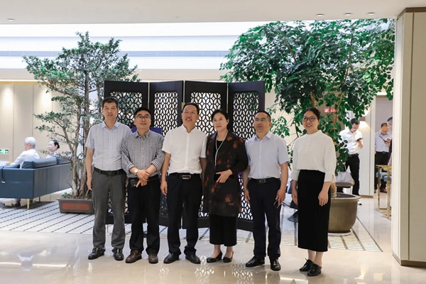 梦天木门欢迎庆元县委考察团莅临总部参观调研