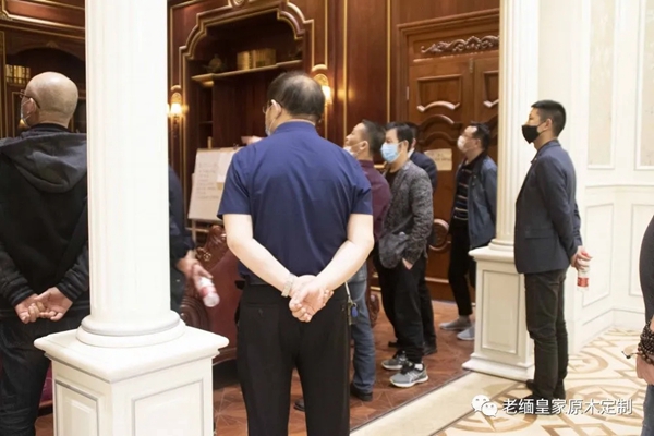 老缅皇家原木定制欢迎庆地板协会莅临工厂参观交流