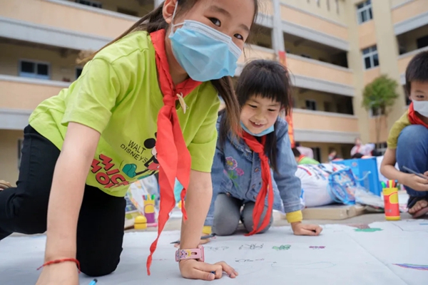 达斐丽全屋定制与希望小学全体学子共迎六一