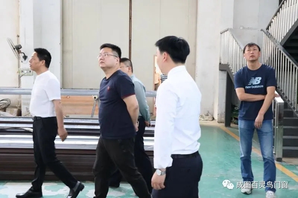 成图百灵鸟迎红星美凯龙领导莅临参观指导,双方将扩大合作空间 成图百灵鸟迎红星美凯龙领导莅临参观指导,双方将扩大合作空间