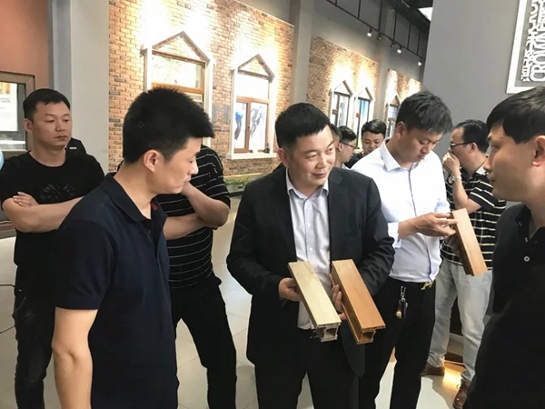 科饶恩系统门窗迎居然之家河南新乡区总经理王总一行莅临参观考察