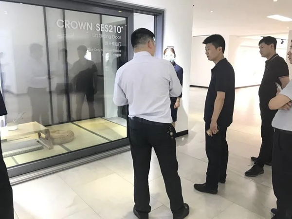 科饶恩系统门窗迎居然之家河南新乡区总经理王总一行莅临参观考察