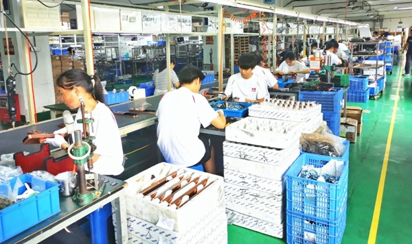 用大块头疯狂砸向智能锁...是哪家企业竟然这么敢??? 用大块头疯狂砸向智能锁...是哪家企业竟然这么敢???