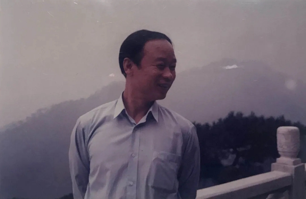 三峰家居集团创始人/董事长黄伟峰的领袖故事